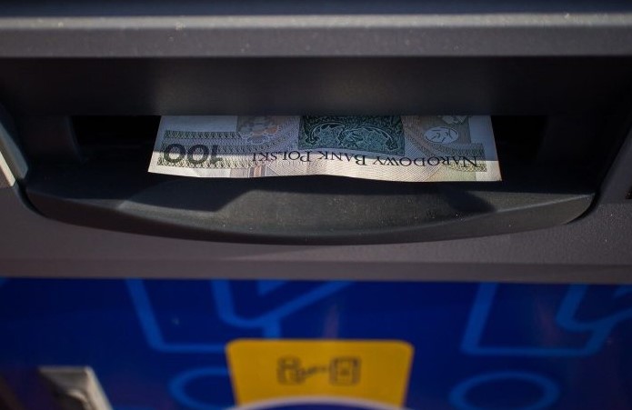 Wpłata pieniędzy we wpłatomacie