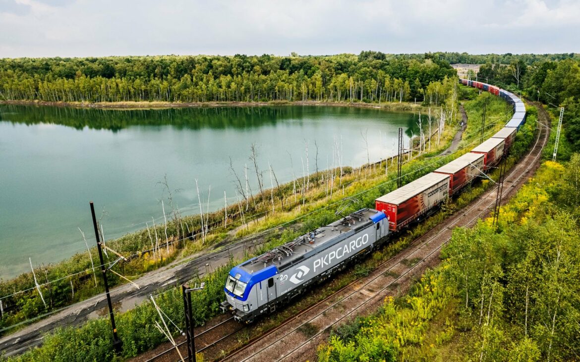 Spadek udziału PKP Cargo w rynku przewozów towarowych – dane UTK za 2025 rok